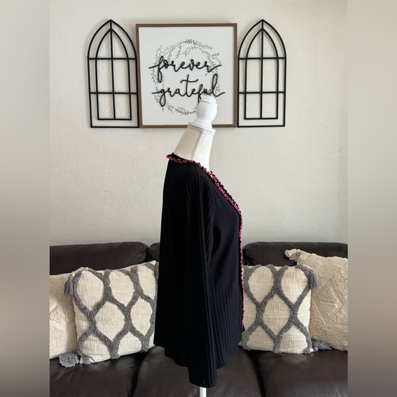 Exclusively Misook Black & Pink Ruffle 3 Button Closure Cardigan Size S Classic - Picture 10 of 13